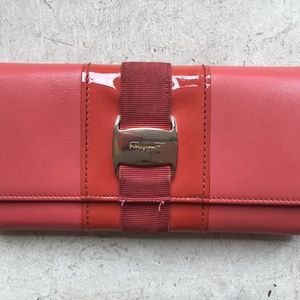 SALVATORE FERRAGAMO pink wallet